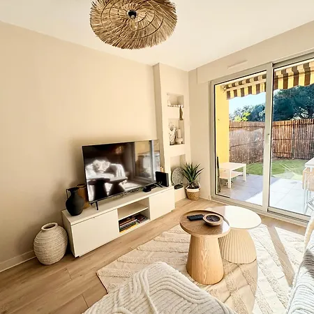 Appartement à 100m Magnifique T2 Avec Jardin Privé
